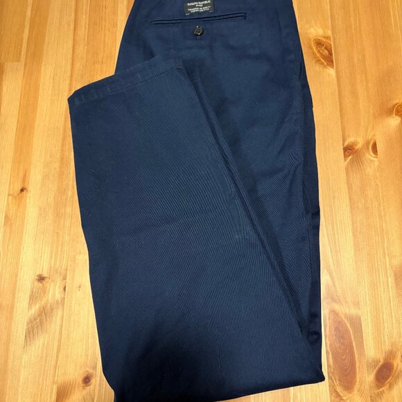 Banana Republic Tapered Fit Rapid Movement Chino - Picture 6 of 6